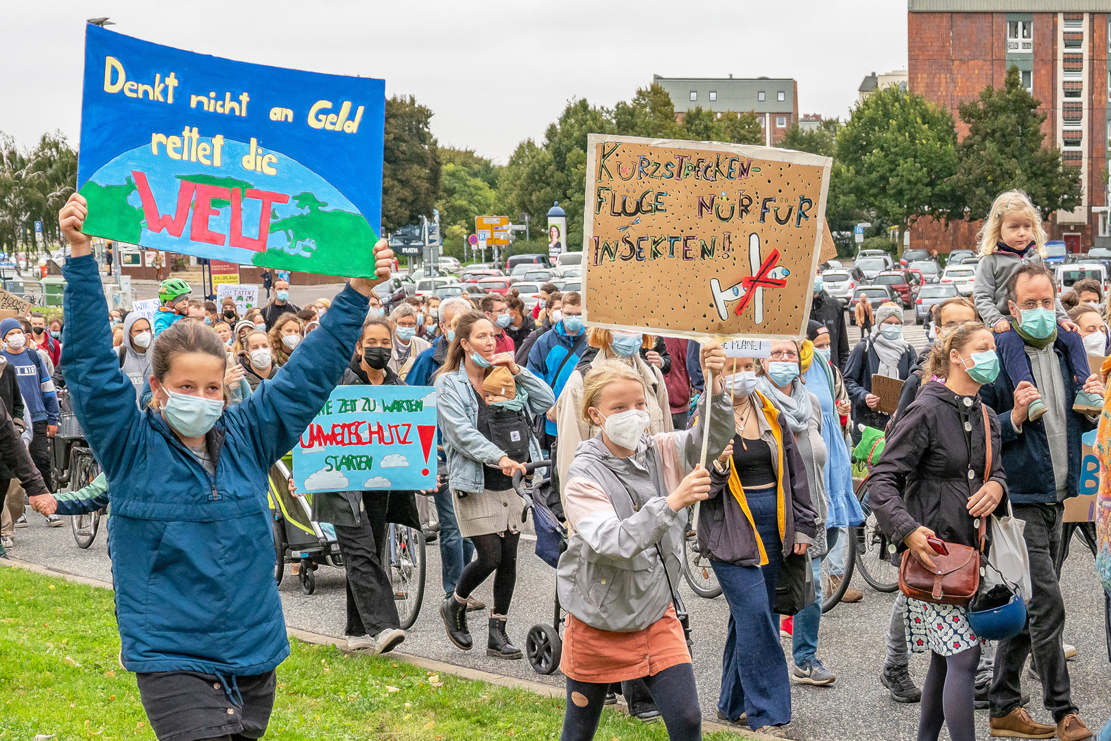 1500 Menschen beim Klimastreik von Fridays for Future in Rostock