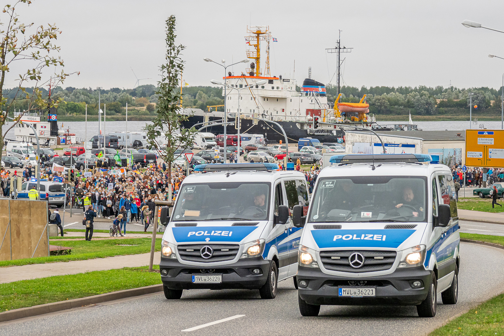 1500 Menschen beim Klimastreik von Fridays for Future in Rostock