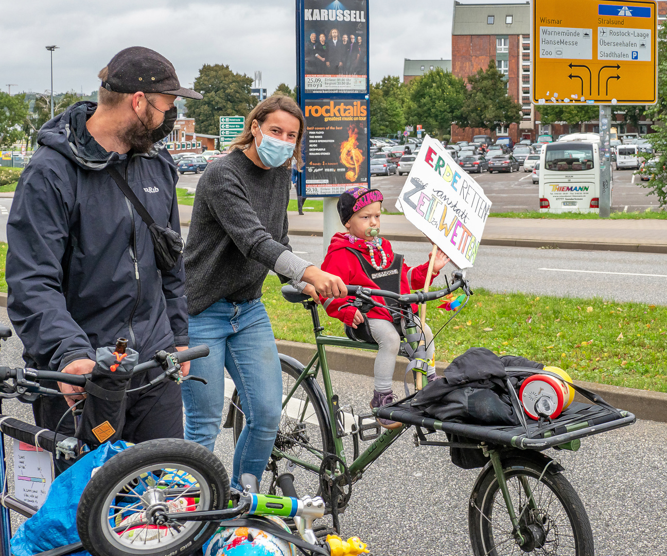 1500 Menschen beim Klimastreik von Fridays for Future in Rostock