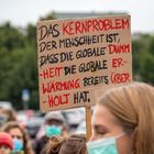 1500 Menschen beim Klimastreik von Fridays for Future in Rostock