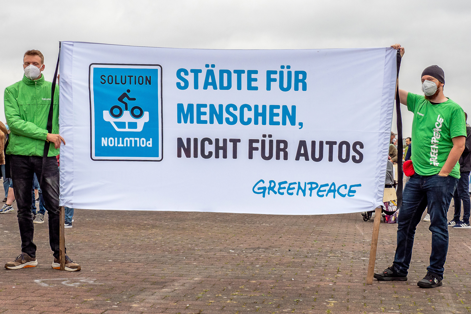 1500 Menschen beim Klimastreik von Fridays for Future in Rostock