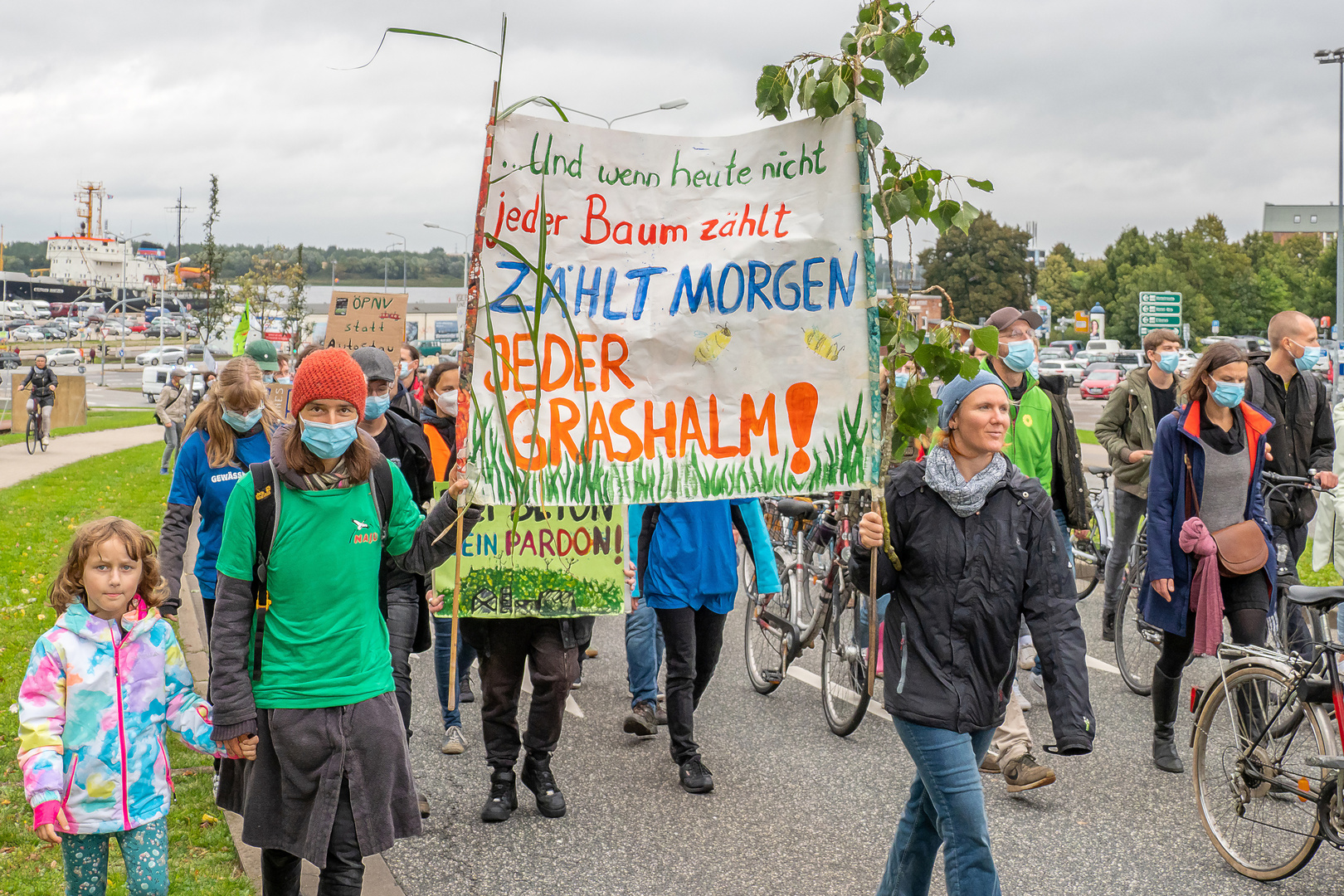 1500 Menschen beim Klimastreik von Fridays for Future in Rostock