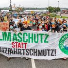 1500 Menschen beim Klimastreik von Fridays for Future in Rostock