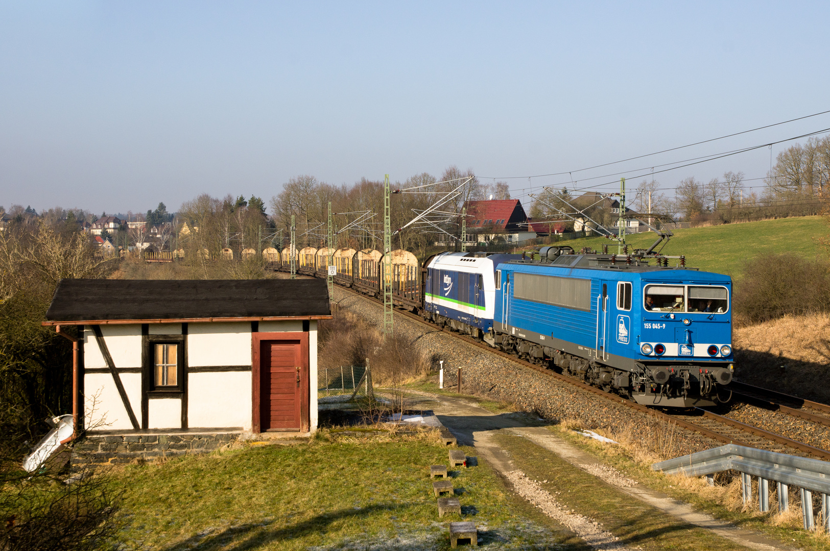 15.02.15 155 045 und 223 152 PRESS mit Leerholz in Jößnitz