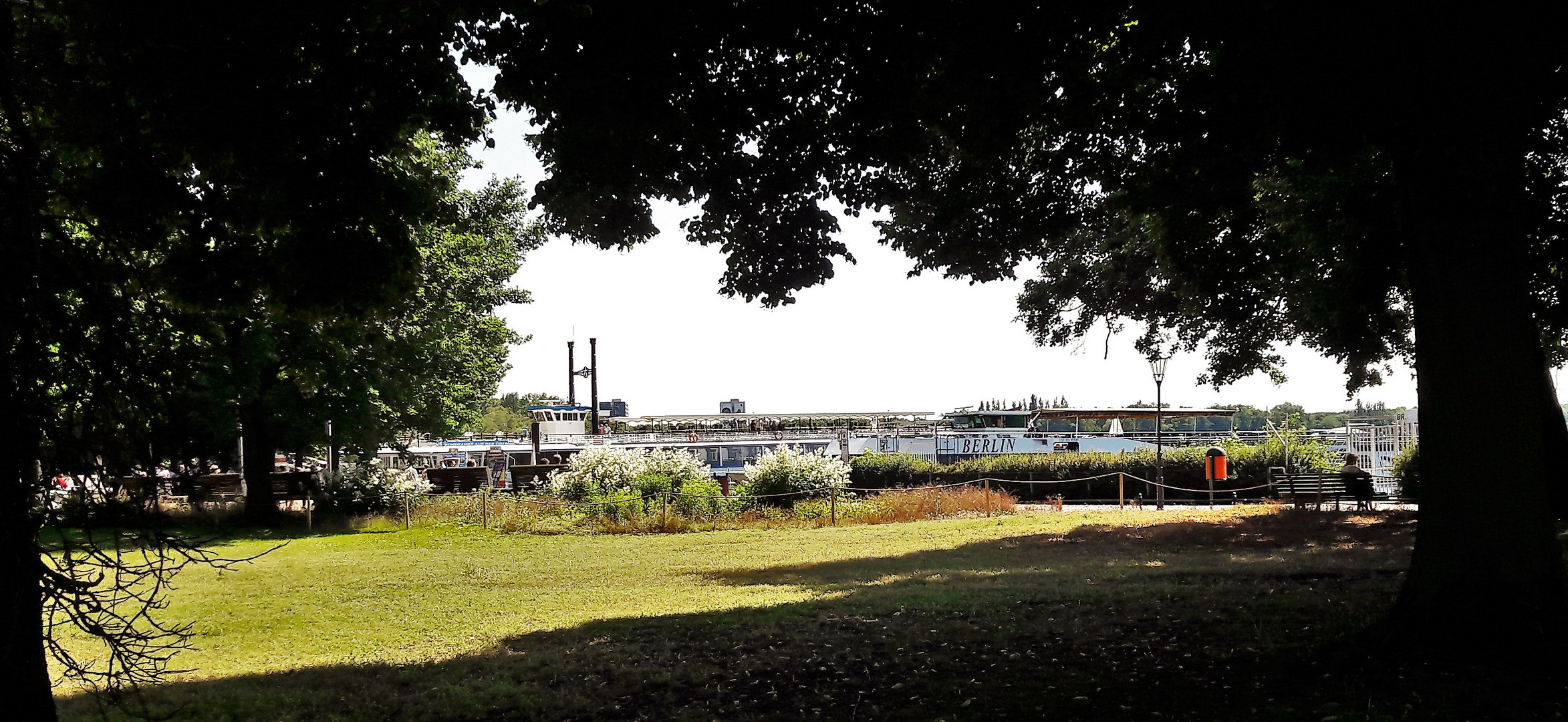 15.06.2020 Park am Tegeler See mit Ausflugsschiff Berlin 