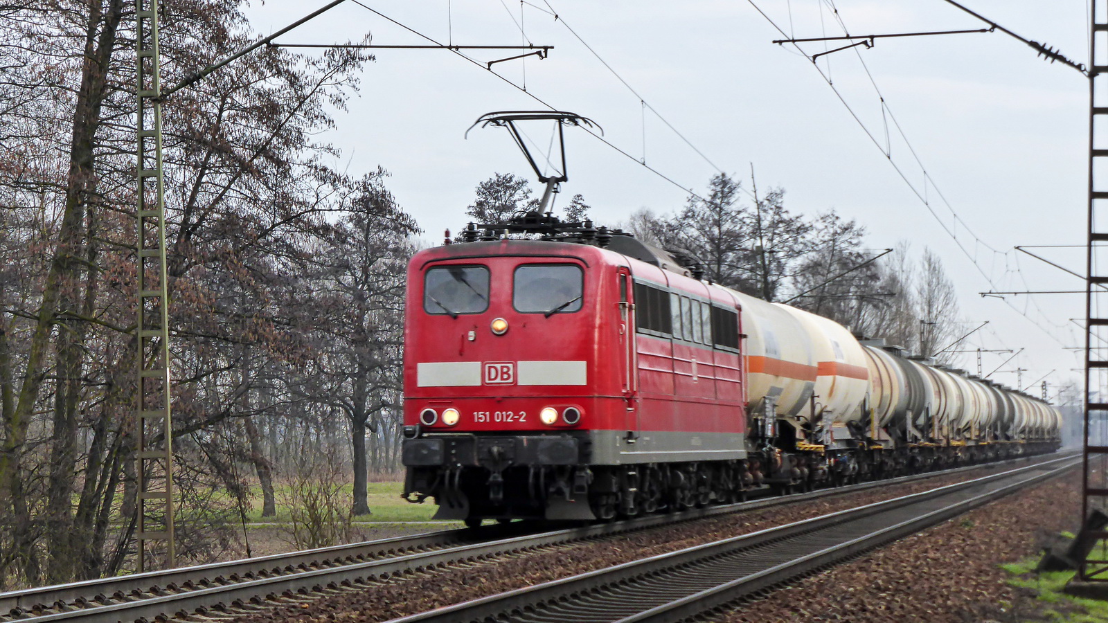 151 012-2 mit einem Kesselzug