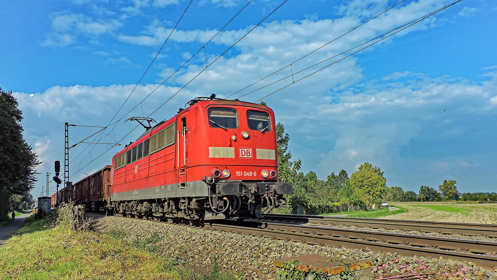 151 048-6 mit einem gem. Güterzug