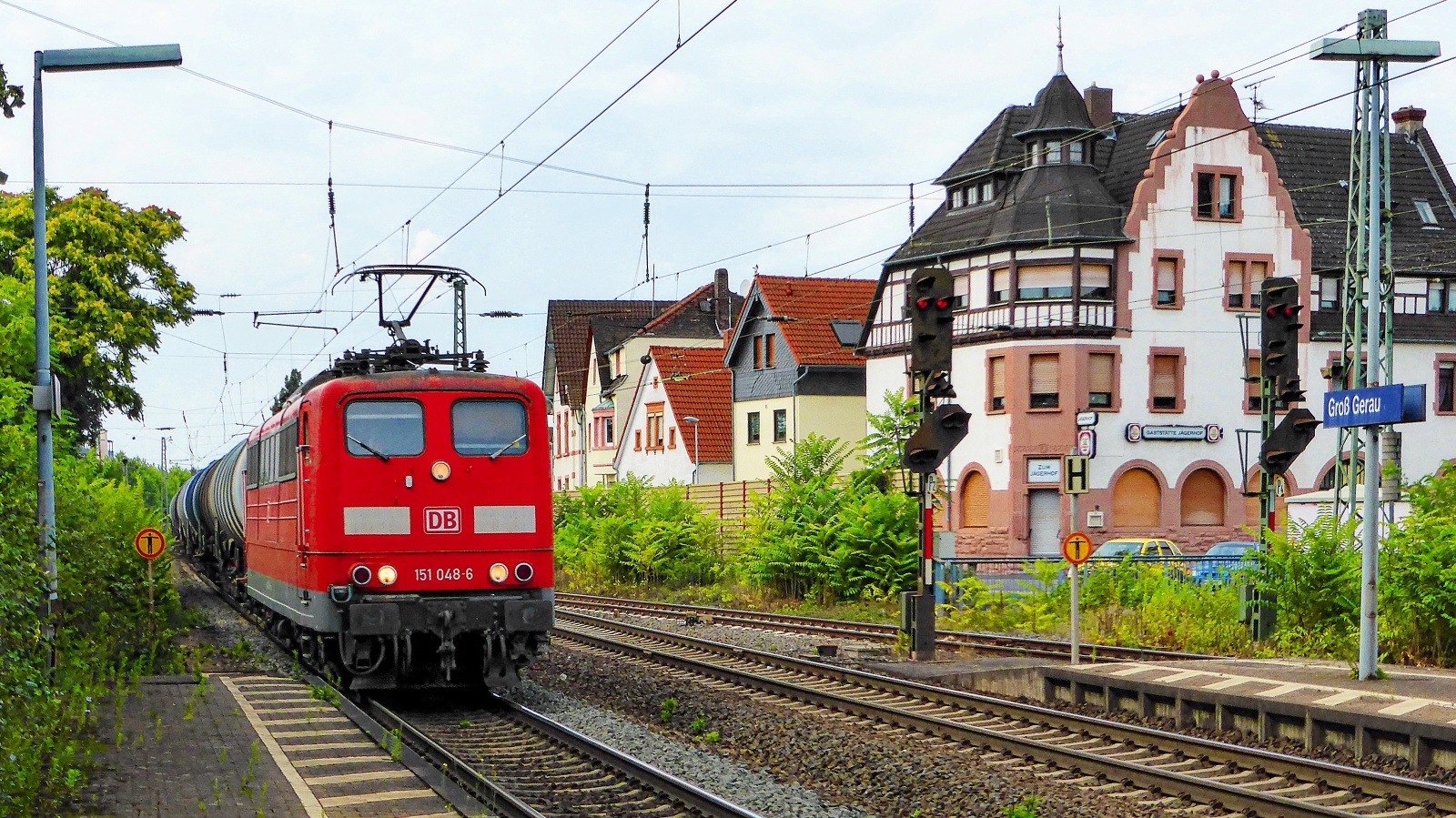 151 048-6 mit einem Kesselzug