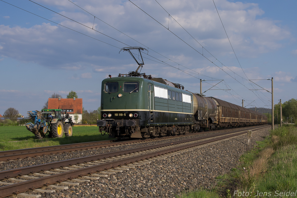 151 119-5 mit Henkelzug