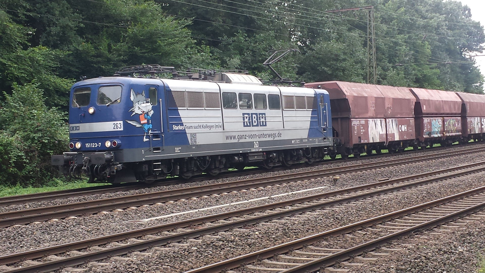 151 123 RBH 263 am 28.07.2017 mit Kohlezug am Abzweig Duisburg-Lotharstrasse