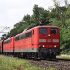 151 166-6 und 151 100-5 DB gemeinsam mit einem Ganzzug