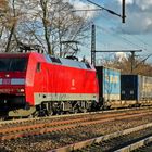 152 013-9 mit einem gem. Güterzug bei Nauheim - 28.01.2014