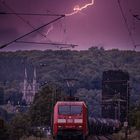 152 027 bei Gewitter an der rechten Rheinseite...