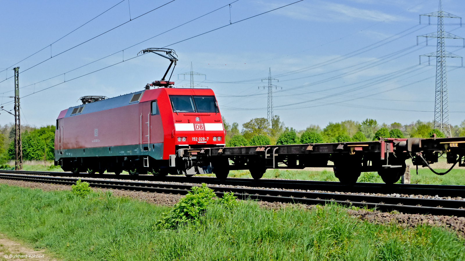 152 028-7 mit einem gem. Güterzug kurz vor Mainz-Bischofsheim