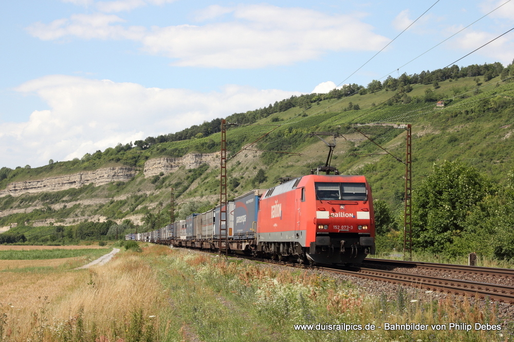 152 073-3 mit einem Güterzug in Thüngersheim