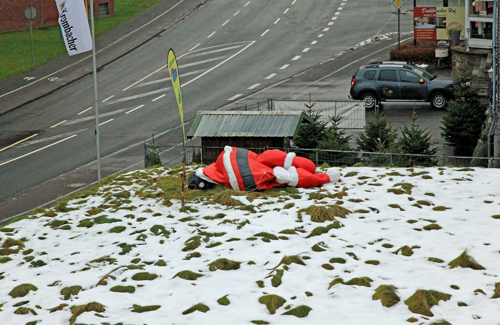 15:34 Uhr: Auch ein Weihnachtsmann braucht mal ein Nickerchen :-))