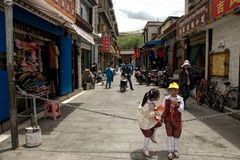 154 - Lhasa (Tibet) - Street in close vicinity to Potala Palace
