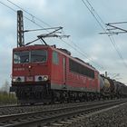 155 006 vor einem gem. Güterzug