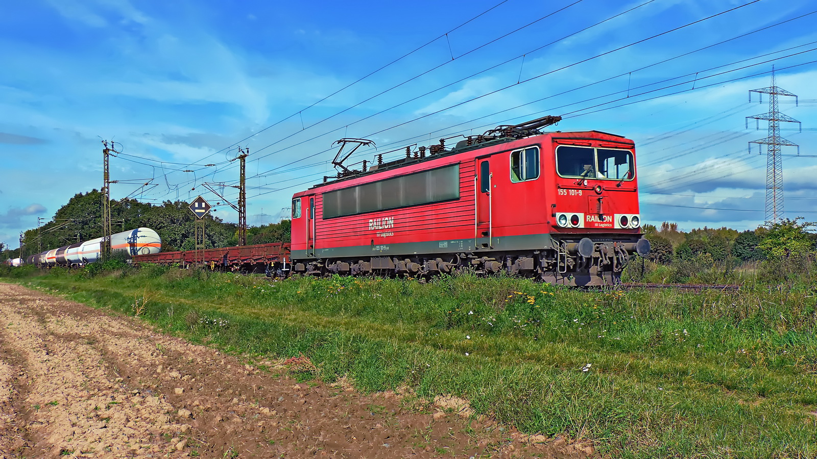155 101-9 Railion mit einem gem. Güterzug -