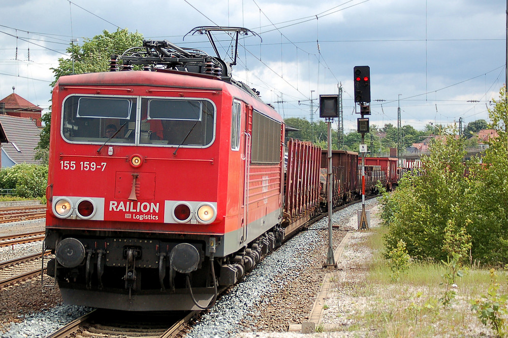 155 159 mit 100 km/h durch Gleis 5 in