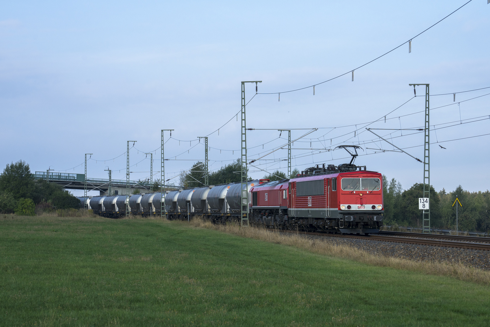  155 196 MEG und Class mit Zementleerzug bei Kornbach groß