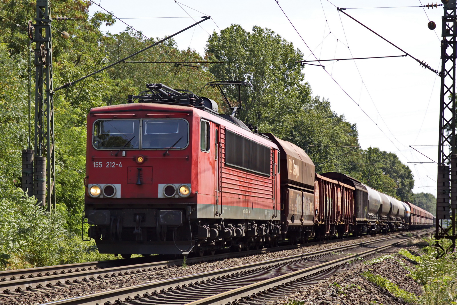 155 212-4 mit einem gem. Güterzug