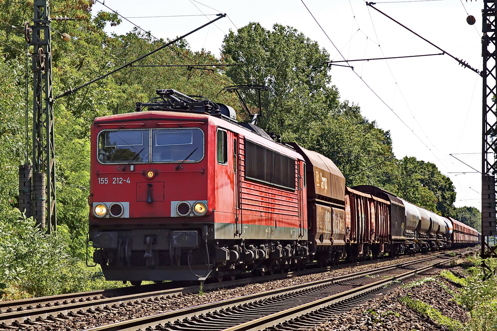 155 212-4 mit einem gem. Güterzug