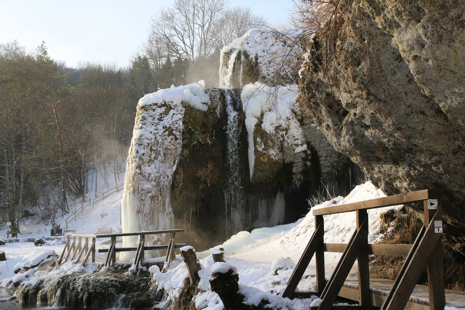 15752 geforener Wasserfall Dreimühlen (Serie 2017)