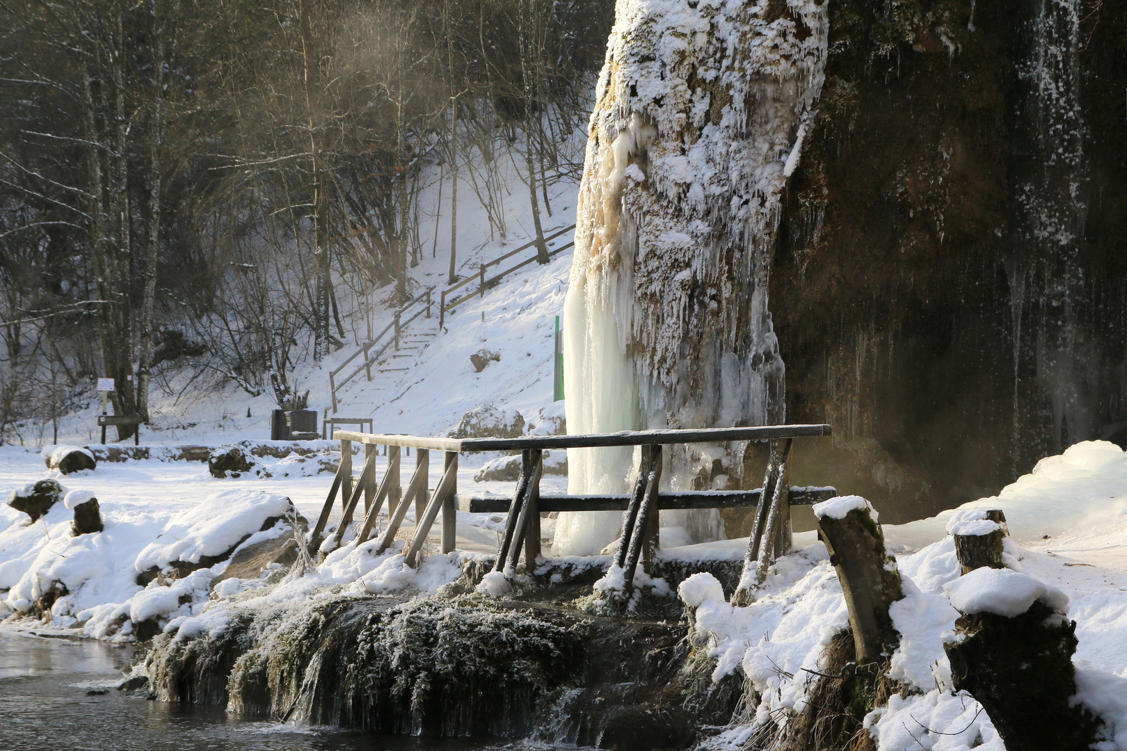 15753 geforener Wasserfall Dreimühlen (Serie 2017)