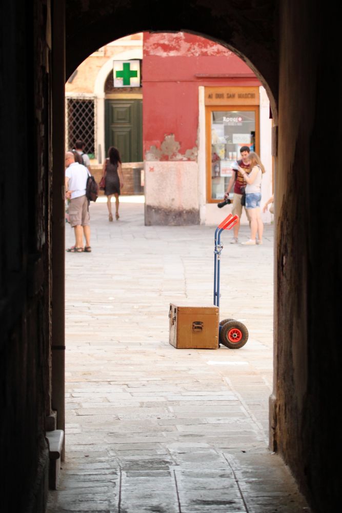 Venedig - Transport mit System by Walter Seibold 