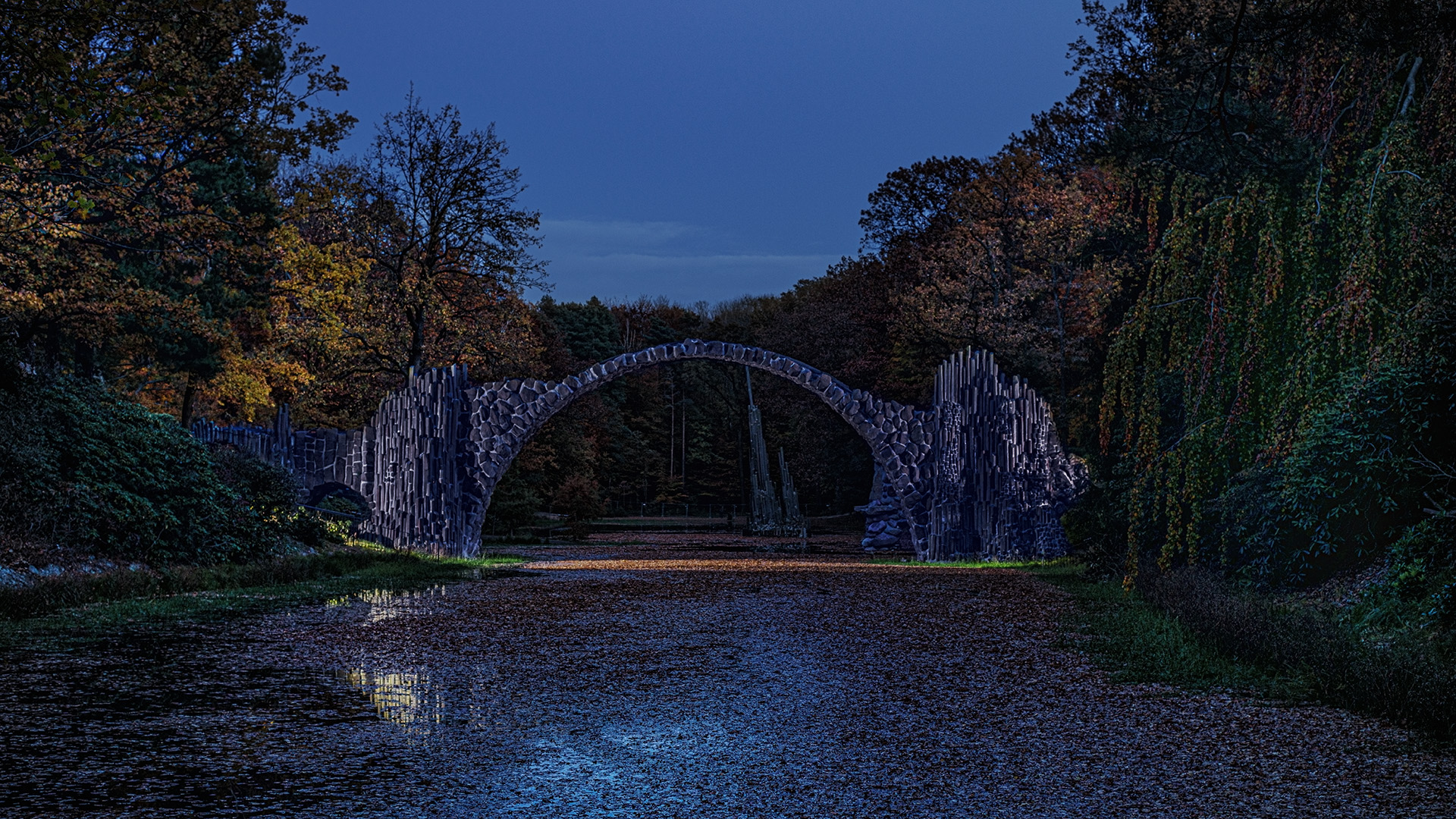 1.600 KILOMETER - zur Rakotzbrücke