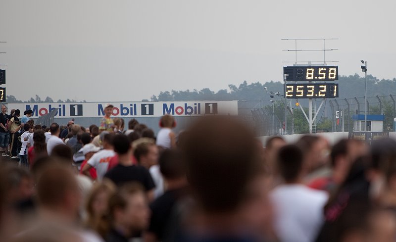 1600 PS über eine Viertelmeile (402 Meter) in 8,58 Sek. / Höchstgeschwindigkeit von 253,21 km/h