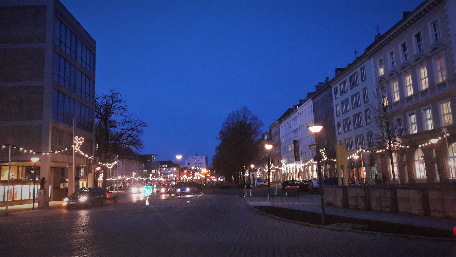 16.12.2019  Bayreuth :Weihnachtsbeleuchtung Richtung Bahnhof und Festspielhaus