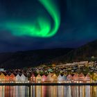 1637Q Bryggen Bergen Norwegen bei Nacht  Nordlicht