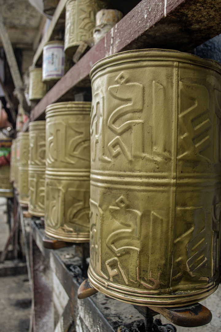 165 - Lhasa (Tibet) - Bakuo Street in close vicinity to Jokhang Temple - Prayer wheel