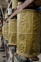 165 - Lhasa (Tibet) - Bakuo Street in close vicinity to Jokhang Temple - Prayer wheel