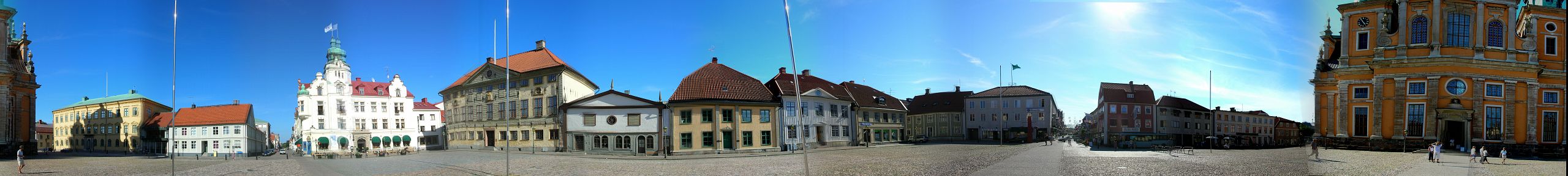 16:55 Uhr vor dem Dom in Kalmar (Schweden)