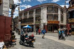170 - Lhasa (Tibet) - Bakuo Street in close vicinity to Jokhang Temple