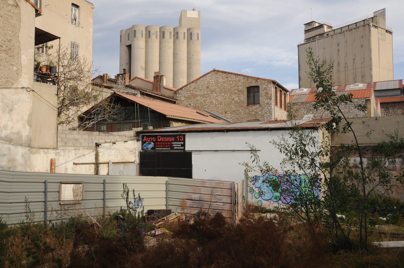 170318 - Einblick durch den Hinterhof Foto & Bild | europe, france