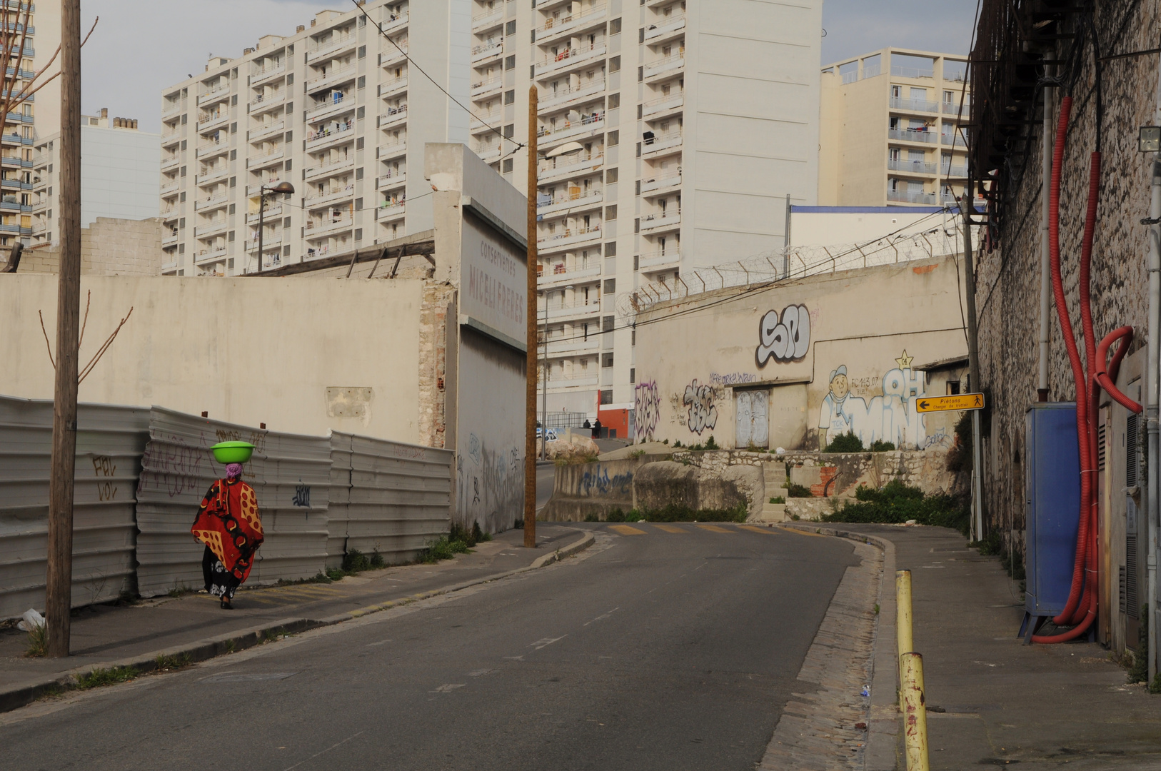 170318 - Nur wenige Schritte vom Meer ... (Marseille)