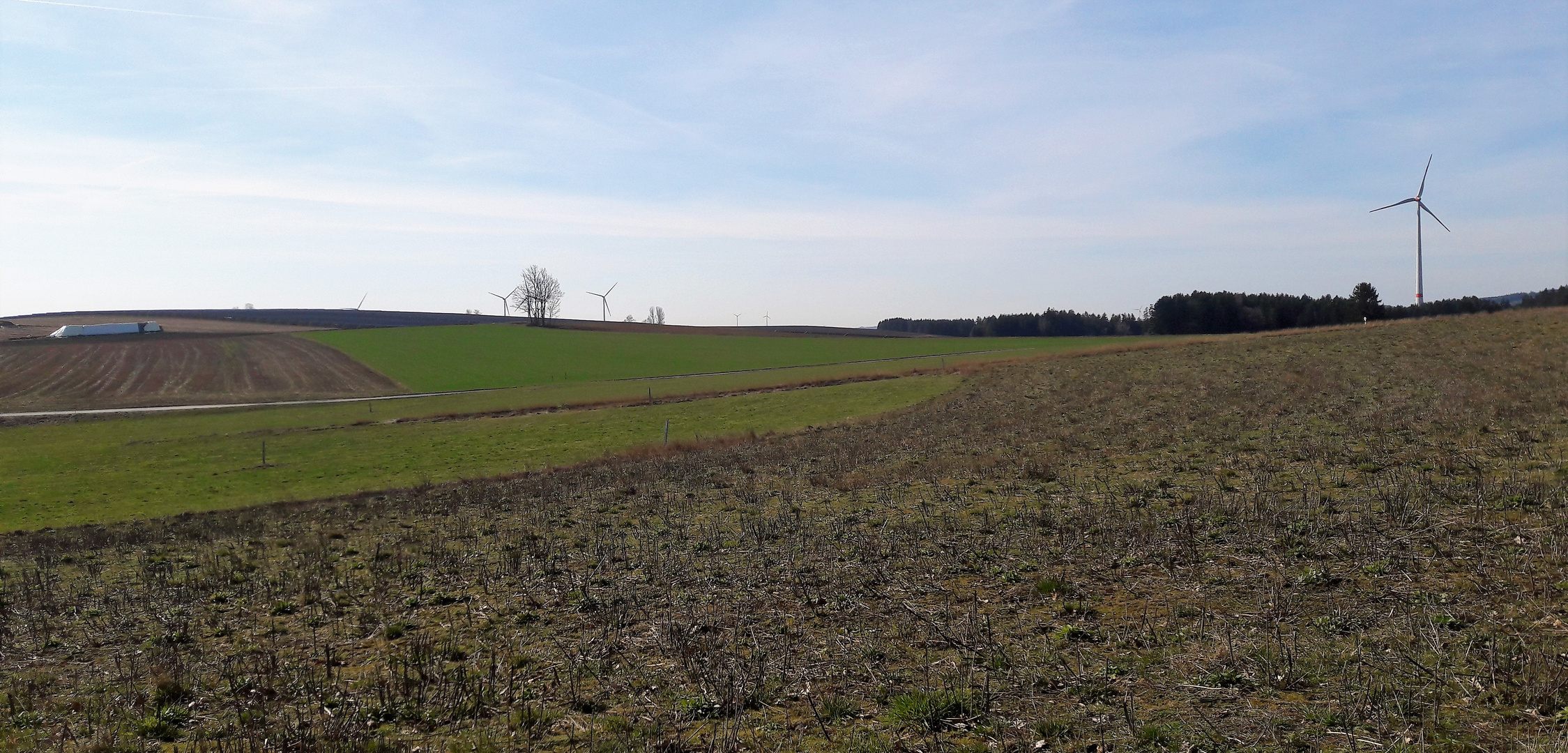 17.03.2020 Blick zu den regenerativen Energiererzeugern  im Fichtelgebirgsvorland