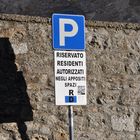 170827 - Blau vor Grau, Parkplatz Volterra