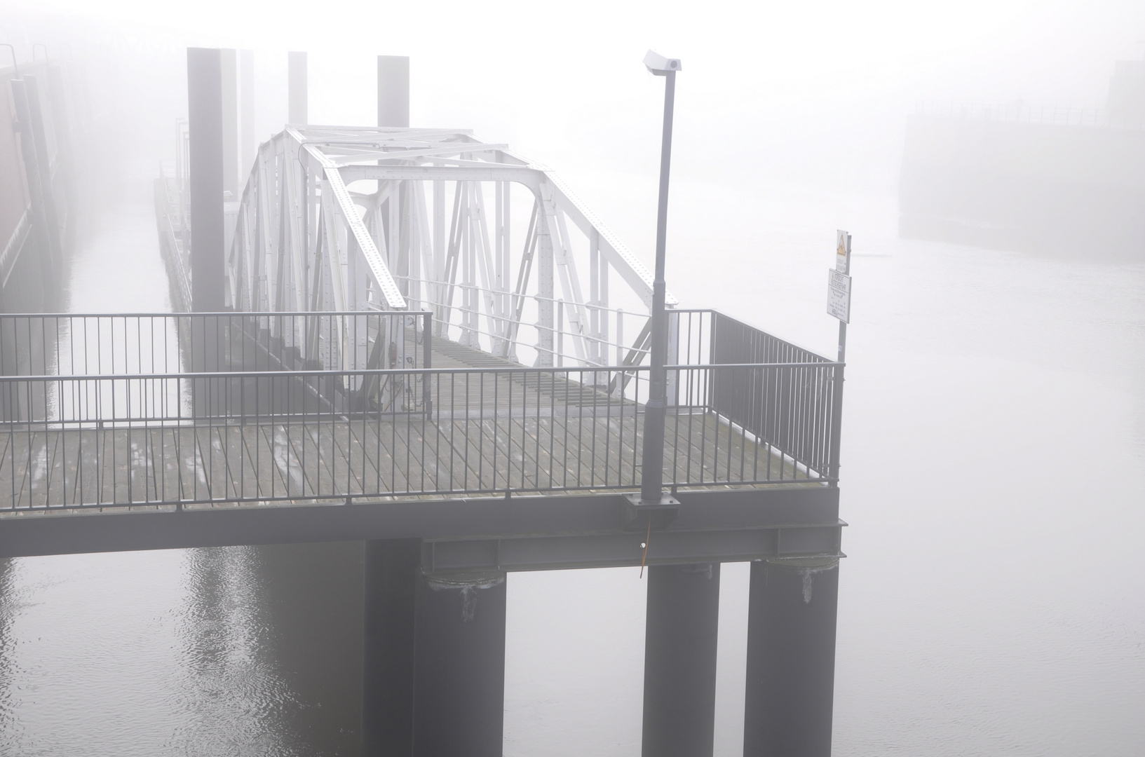 171015 - Brücke ins Grau