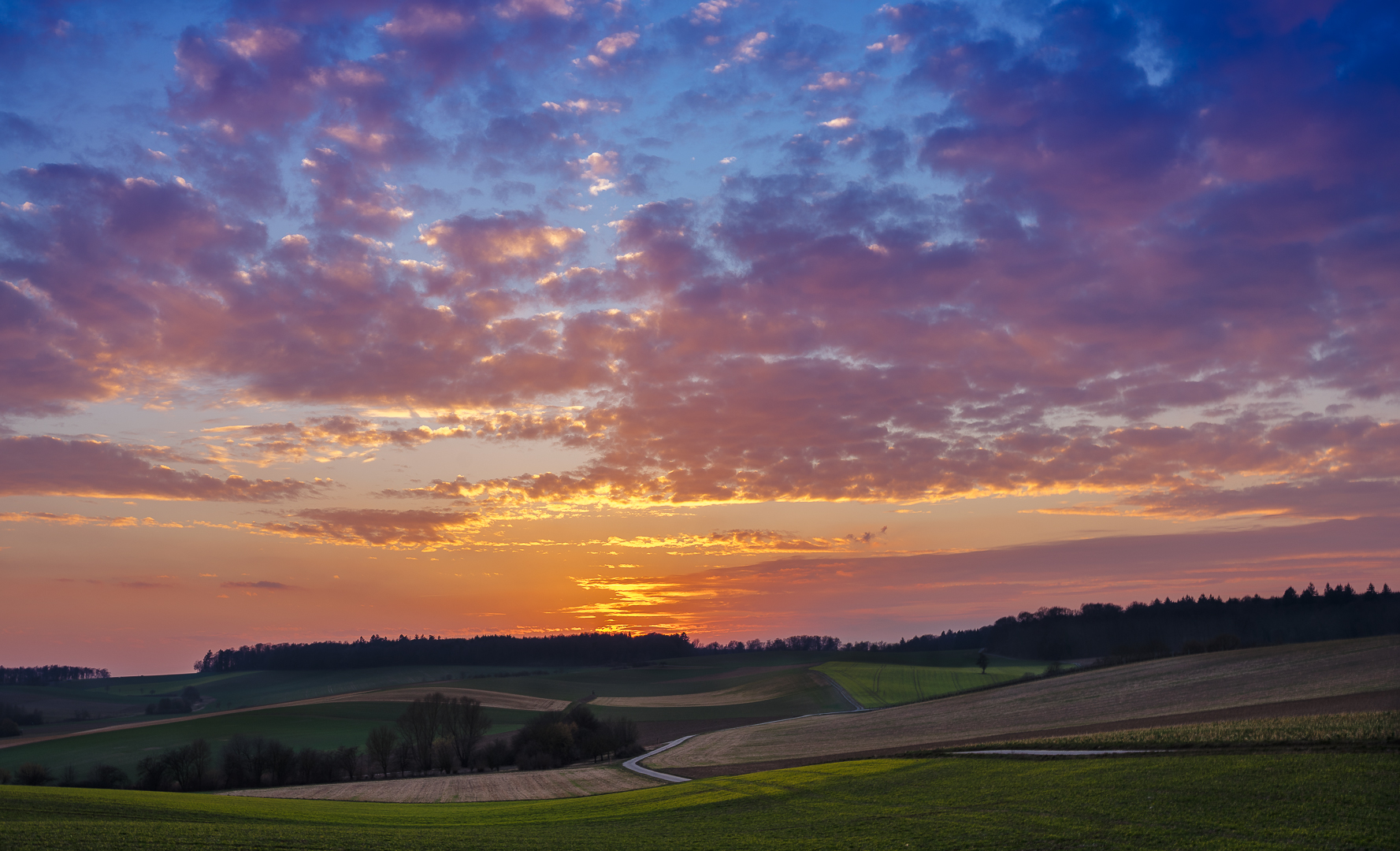 17:49 Uhr im Land der Hügel