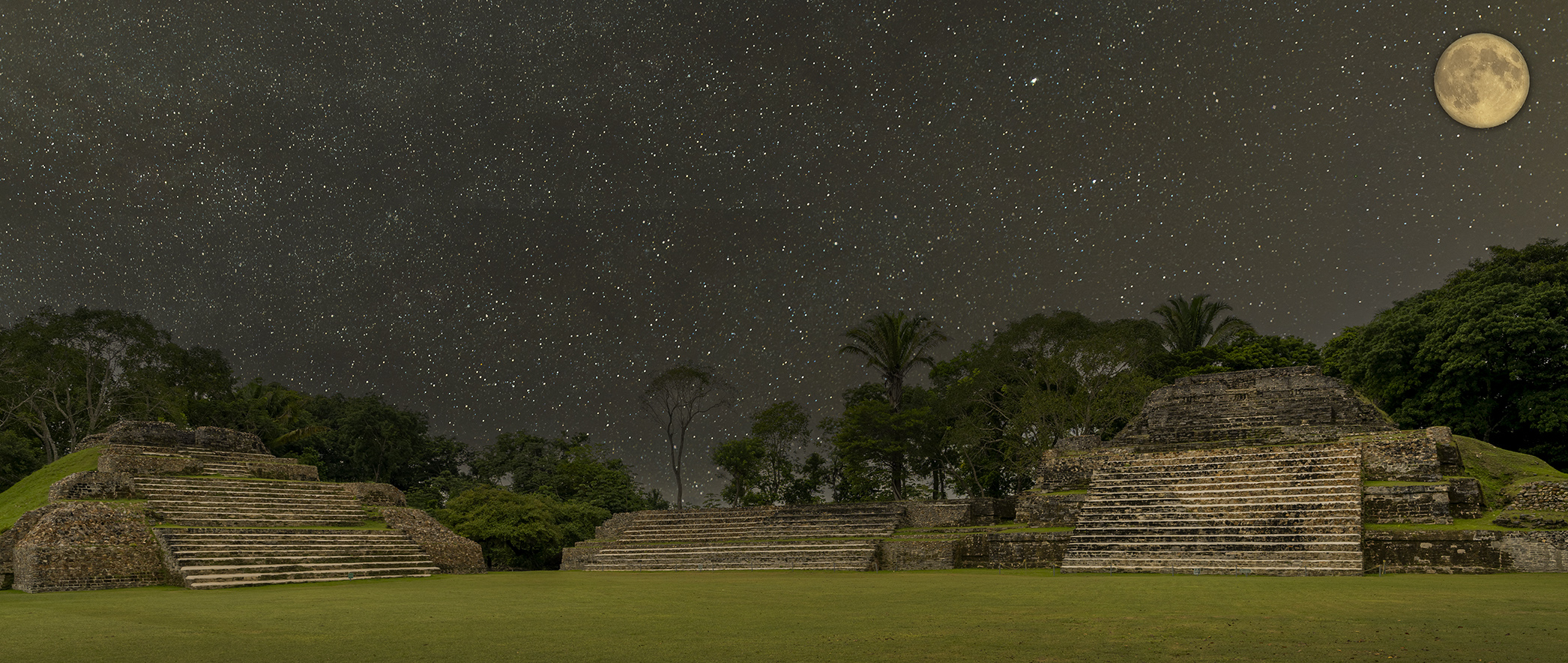 1778UZ Maya Pyramiden Nacht mit Vollmond Altun Belize Panorama