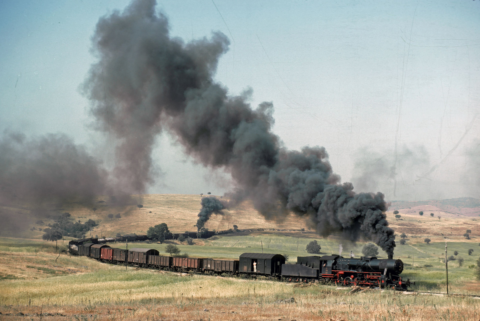 178a-Türkei 1977 Güterzug bei Bälikesir