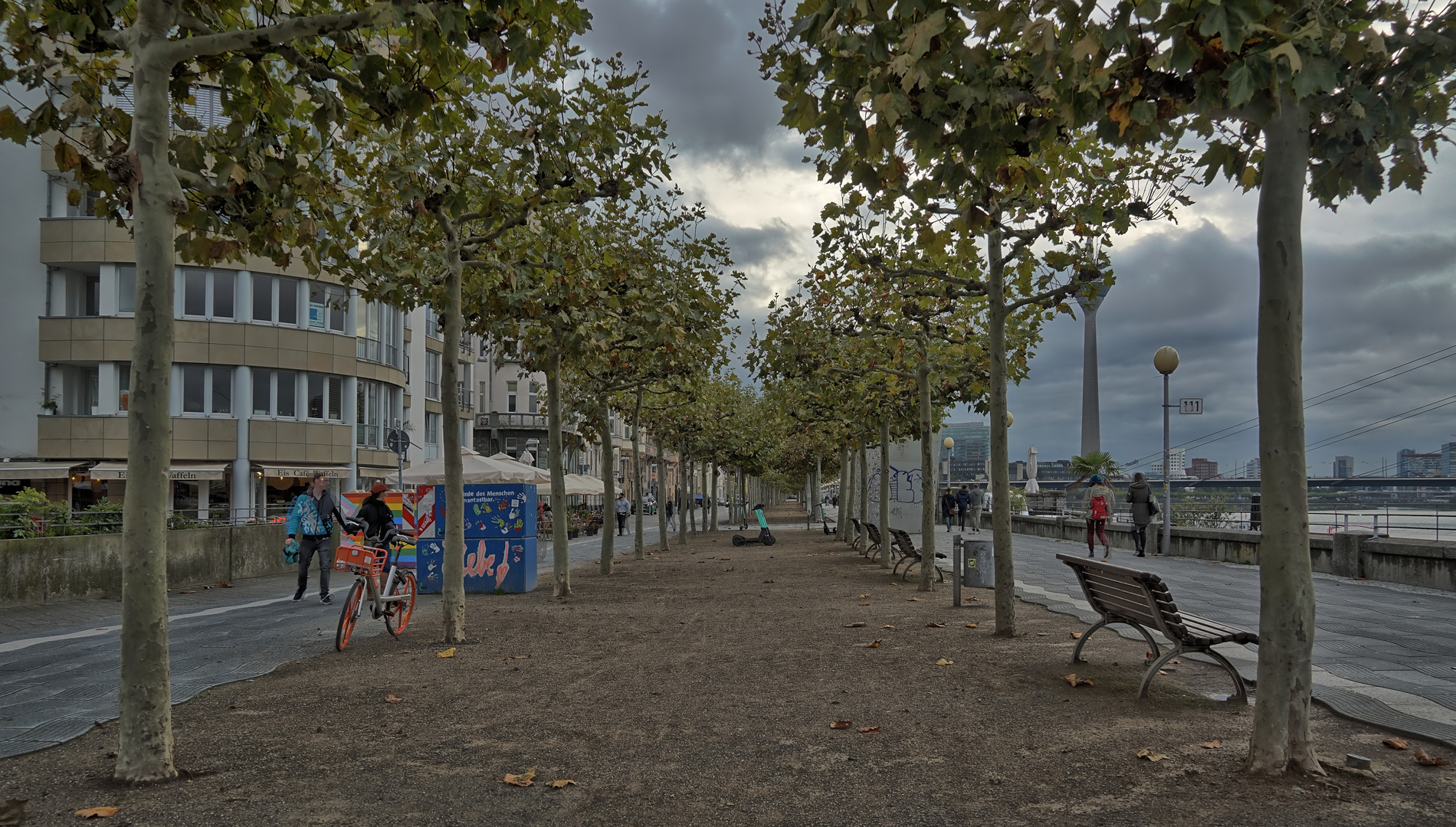  17.Oktober Rheinufer Promenade