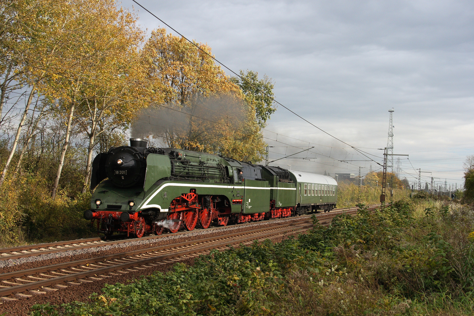 18 201 auf der Güterumgehungsbahn bei Ahlten