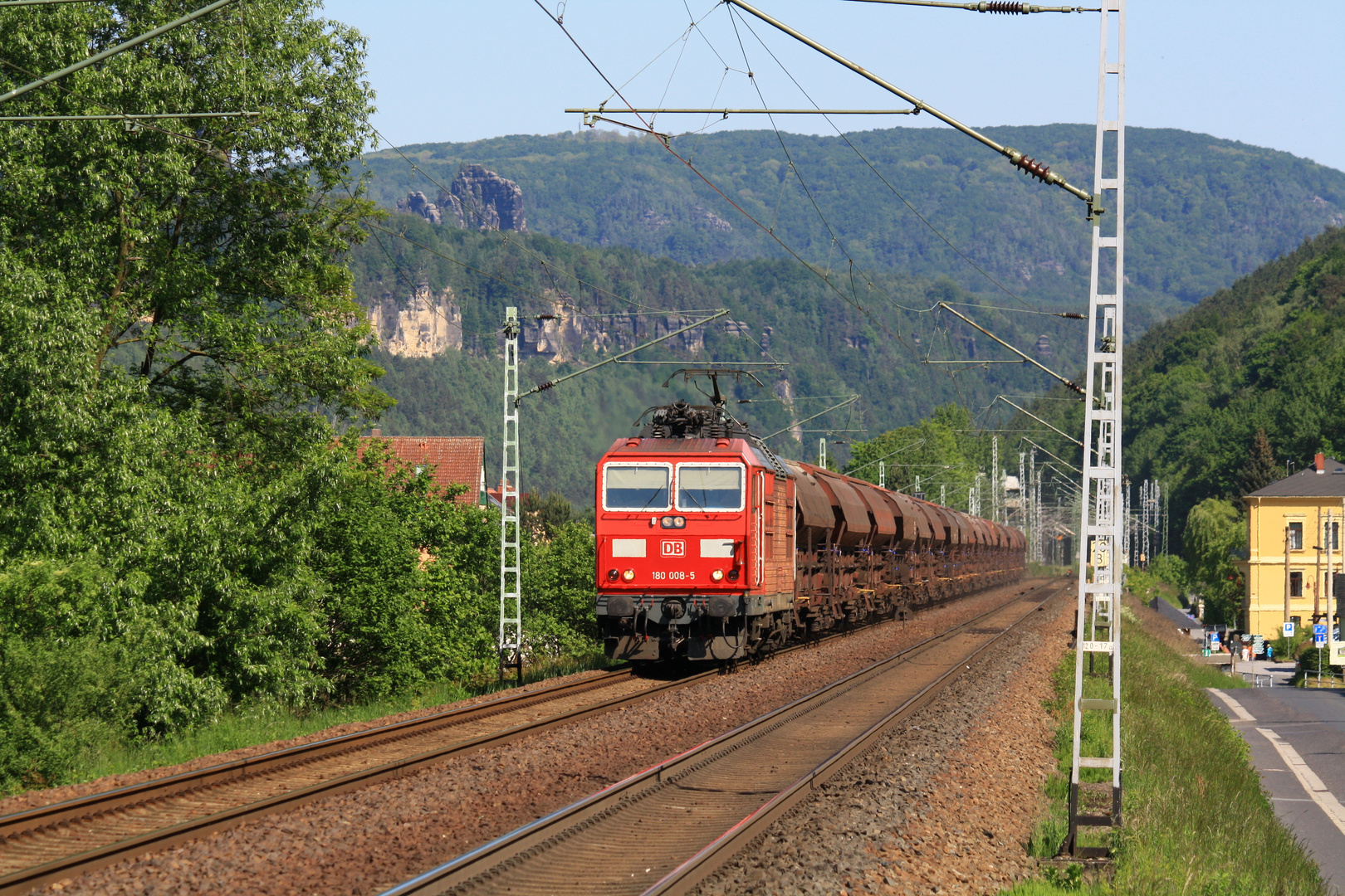 180 008 in Krippen