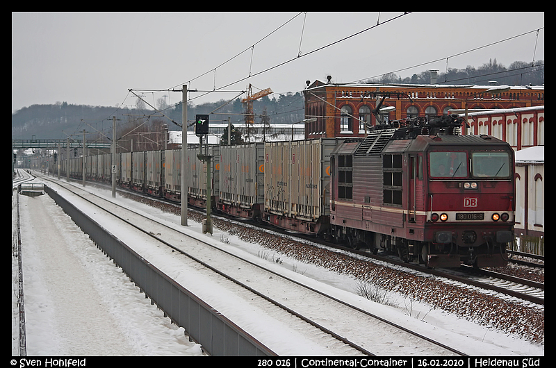 180 016 serviert vorm Continental-Container